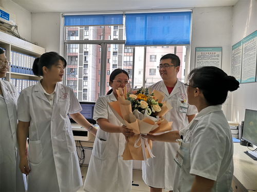 杏林春暖慰仁心 市婦幼保健計(jì)劃生育服務(wù)中心開展8.19醫(yī)師節(jié)慰問一線工作者活動(dòng)